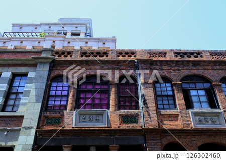 台北の大稲埕の迪化街十連棟 126302460