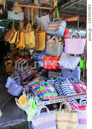 台北の大稲埕・迪化街のレトロバッグ 126302463