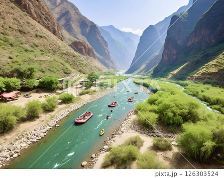 山奥の秘境で川遊びをする人々 126303524