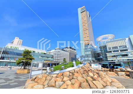 【香川県】晴天のサンポート高松と高松駅前広場 126303771