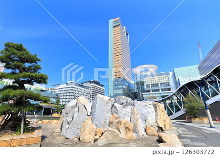 【香川県】晴天のサンポート高松と高松駅前広場 126303772