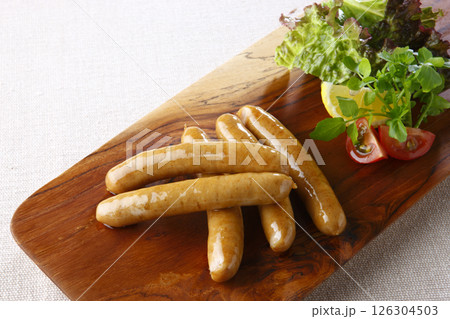油で炒めた無えんせきウインナー 126304503
