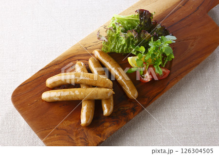油で炒めた無えんせきウインナー 126304505