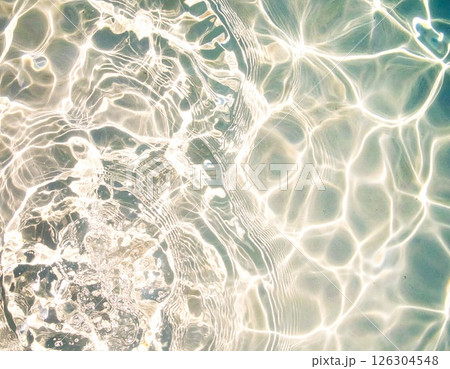 透明感のある水面に広がる波紋 透明感のある水面に広がる波紋 126304548