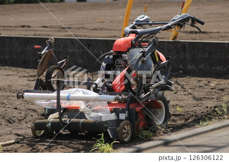 畑の農機具 畑の農機具 126306122