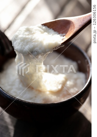 すりおろした長芋　粘り気が強いとろろ 126306156