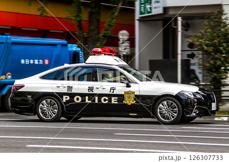 警視庁パトカー　クラウン 126307733
