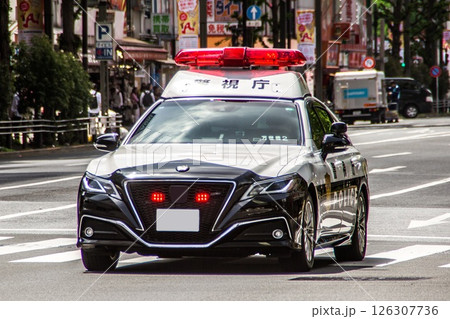 警視庁パトカー　クラウン 126307736