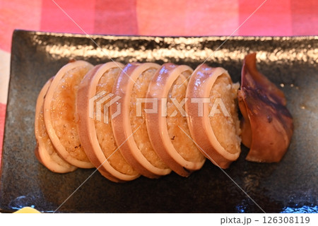 美味しい大きなイカ飯 126308119