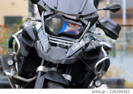 オートバイのヘッドライト 126308362