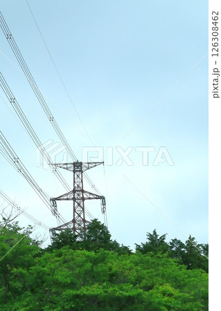 送電鉄塔を見上げる 送電鉄塔を見上げる 126308462