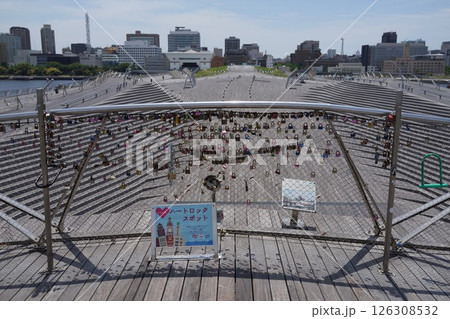 大さん橋　ハートロックスポット 126308532