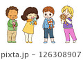 子供たちとお気に入りのぬいぐるみ2 126308907