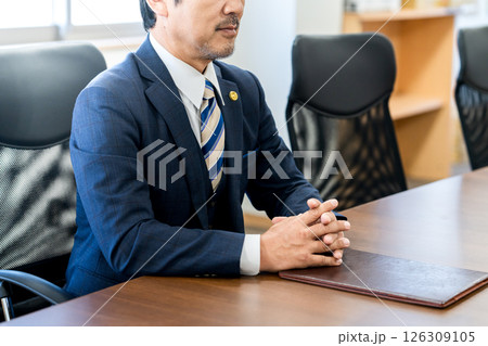 弁護士 126309105