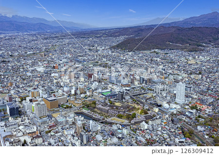舞鶴城公園と甲府市街並み・Aerial view 126309412