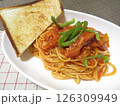昔懐かしスパゲティナポリタンとトースト 126309949