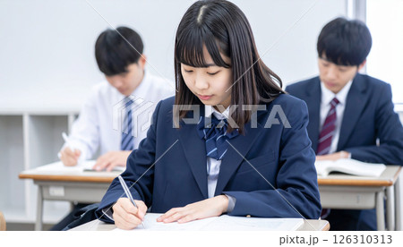 学校の教室風景 126310313