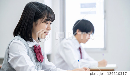 学校の教室風景 126310317