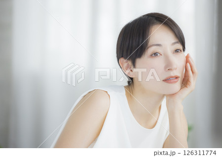 保湿を実感する女性 126311774