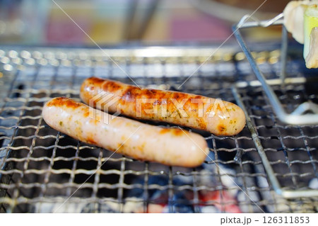 ウィンナーの網焼き ウィンナーの網焼き 126311853