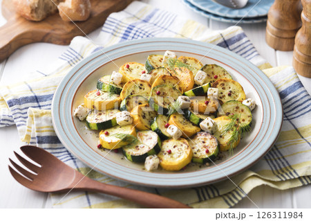 ズッキーニのグリルサラダ ズッキーニのグリルサラダ 126311984