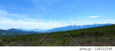 美し森から望む富士山と南アルプス 126312590