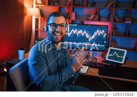 Applauds, conception of success. Stock trader is working by pc indoors. Conception of exchange and money 126313028