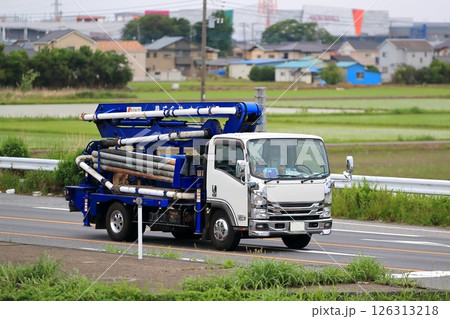 コンクリートポンプ車 126313218