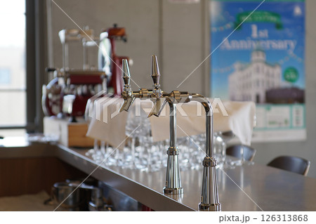 キッチンのビールサーバー 126313868
