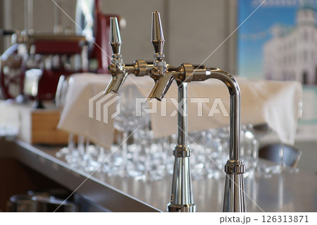 キッチンのビールサーバー 126313871