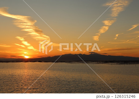 大牟田市　有明海　海苔畑の夕暮れ、 126315246