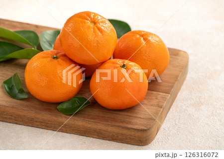 オレンジ色 オレンジ 橙 126316072