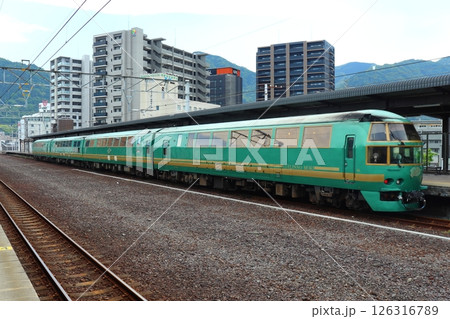 観光列車　ゆふいんの森（別府駅） 126316789