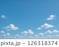 青空と雲のシンプルな背景画像 126318374