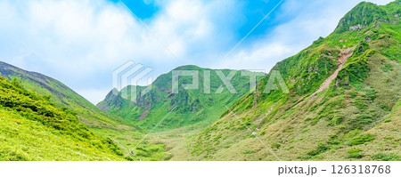 夏の空と秋田駒ヶ岳 126318768