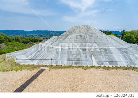奈良県明日香村 復元された牽牛子塚古墳 奈良県明日香村 復元された牽牛子塚古墳 126324333