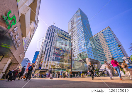日本の東京都市景観 インバウンド続く…外国人観光客らで賑わう秋葉原 日本の東京都市景観 インバウンド続く…外国人観光客らで賑わう秋葉原 126325019