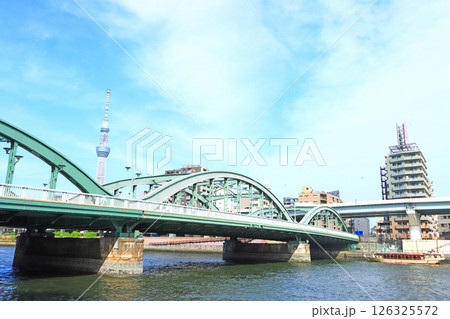 東京都墨田区、東京スカイツリーと厩橋の風景 126325572