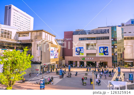 日本の東京都市景観 インバウンド続く…外国人観光客らで賑わう秋葉原 126325914