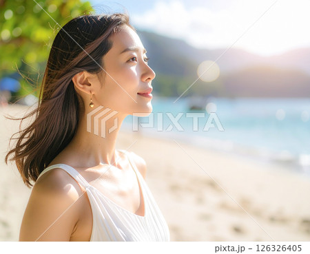 砂浜に立つ女性 砂浜に立つ女性 126326405
