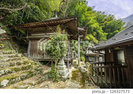 真賀温泉　瑠璃光寺　岡山県真庭市 126327573