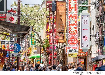 【神奈川県】ゴールデンウィークで混雑する横浜中華街（令和7年4月） 126327662