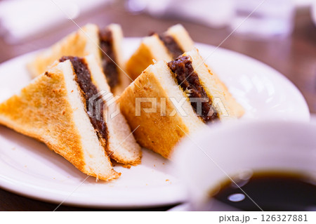 小倉トースト は 名古屋 の モーニング の 定番商品 【 名古屋飯 の イメージ 】 126327881