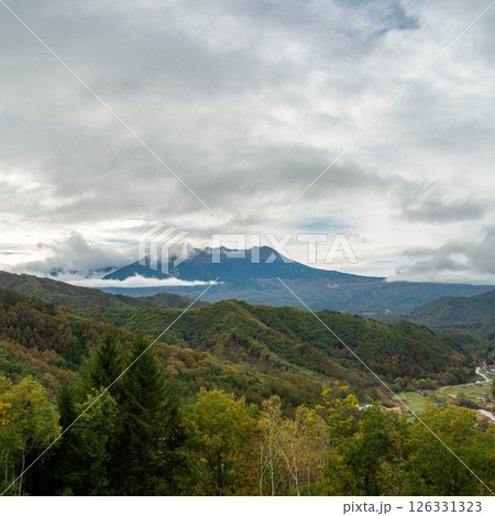 長野県木曽町　開田高原　地蔵峠展望台から見た御嶽山 126331323