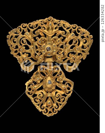 18th Century Portuguese Gold Filigree Pendant with Diamonds 126334282