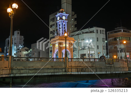夜の秦野駅（北口）まほろば大橋のイルミネーション 126335213