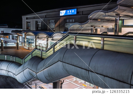 夜の秦野駅（北口） 126335215