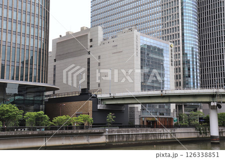 住友中之島ビル(写真中央。大阪市北区中之島。住友倉庫本社など) 住友中之島ビル(写真中央。大阪市北区中之島。住友倉庫本社など) 126338851