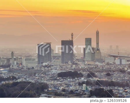 空撮「埼玉県」夕日とさいたま新都心の風景 126339526