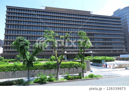 大阪地方裁判所・大阪高等裁判所の庁舎ビル全景 大阪地方裁判所・大阪高等裁判所の庁舎ビル全景 126339973